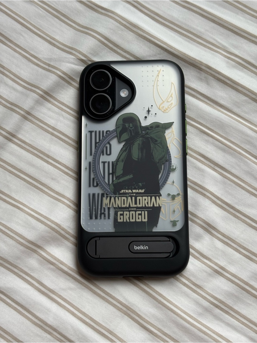 belkin Black & Green Star Wars Mandalorian and Grogu iPhone Case with Kickstand